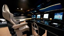 Canados 120 yacht Far Away - Wheelhouse